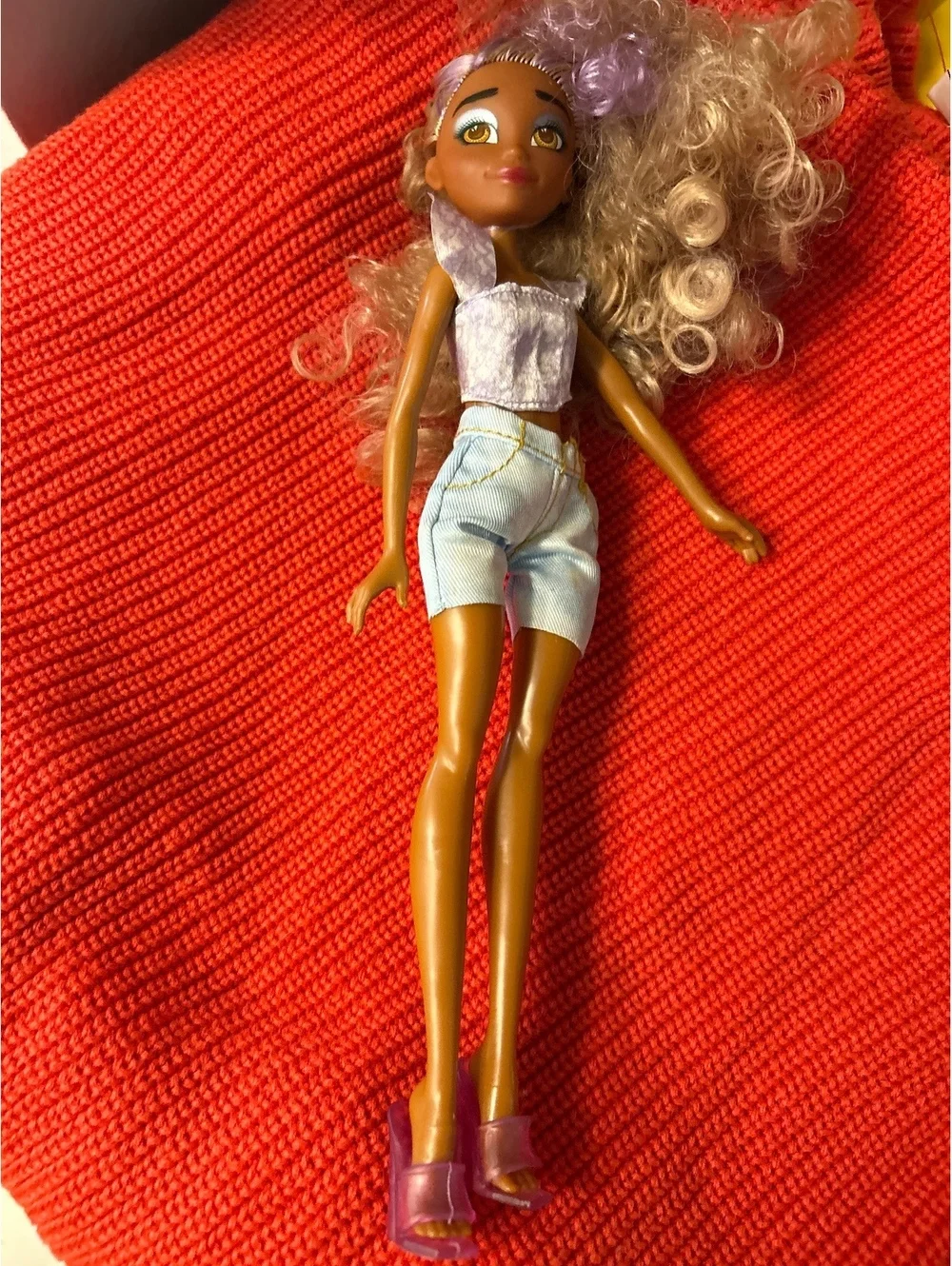 Fashion doll